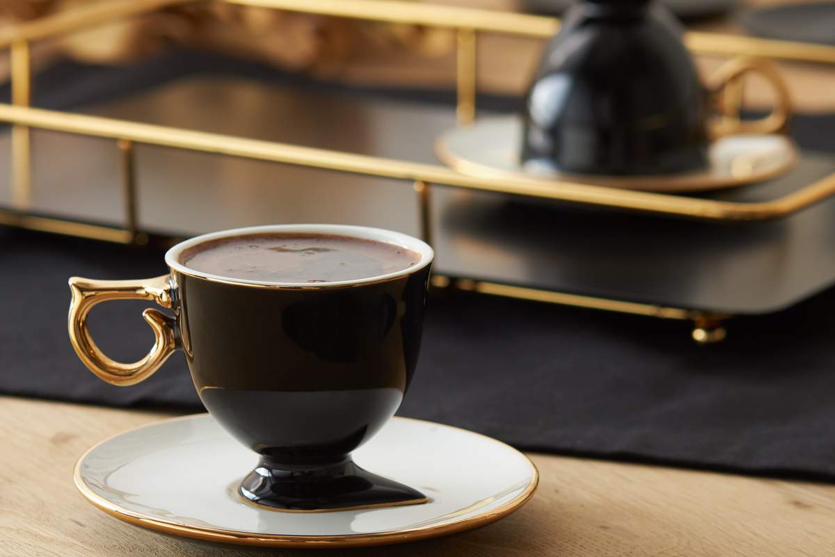 Karaca’dan kahve falına eşlik edecek “Faladdin” Fincan Serisi